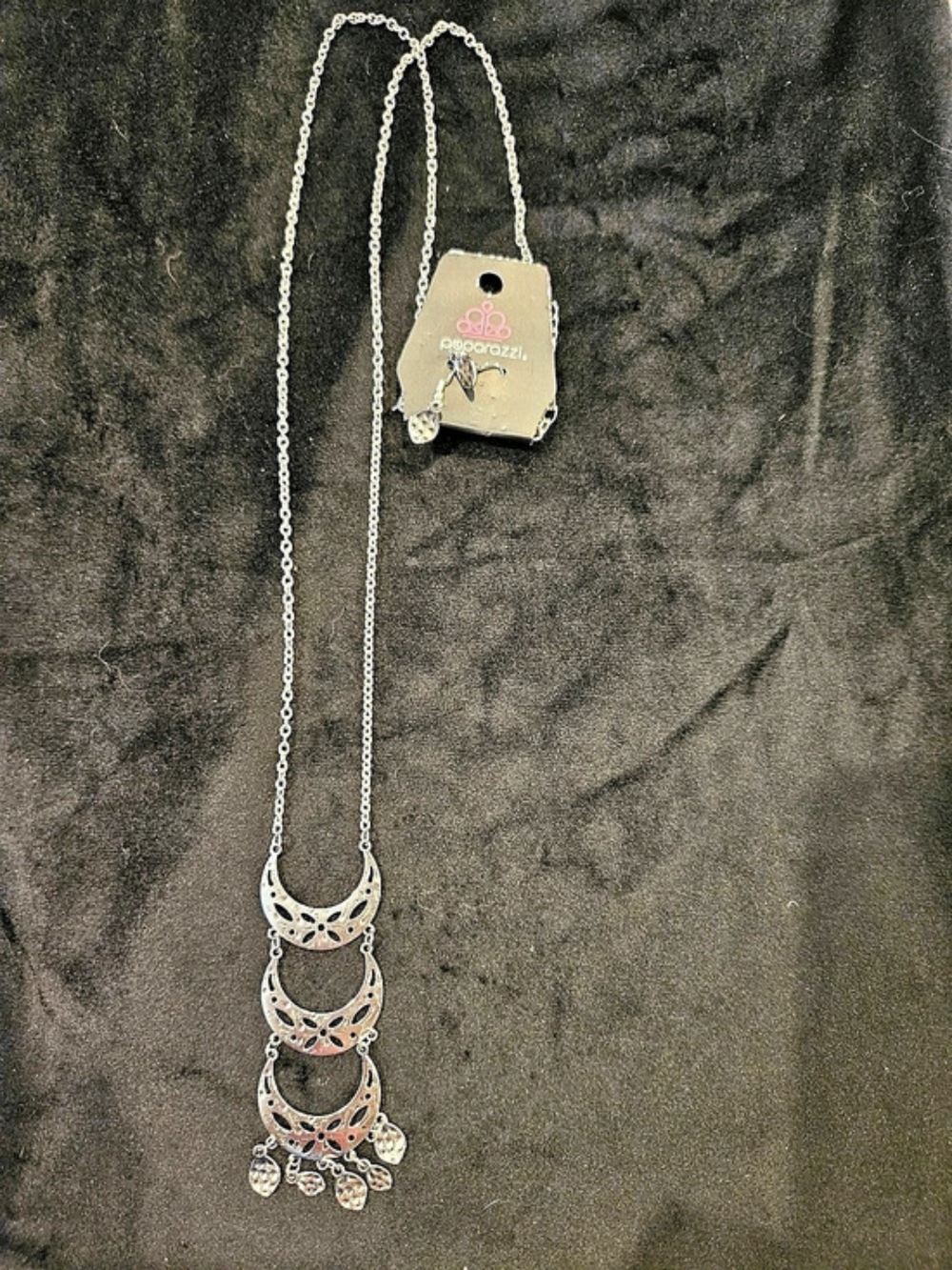 Paparazzi Statement Pendant Necklace in Silver  NWT